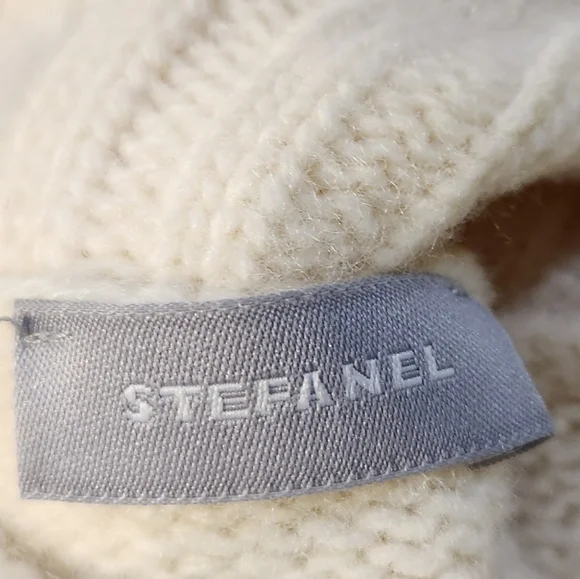 Floral Embroidered Cream Turtleneck Sweater –Size S - Picture 7 of 8